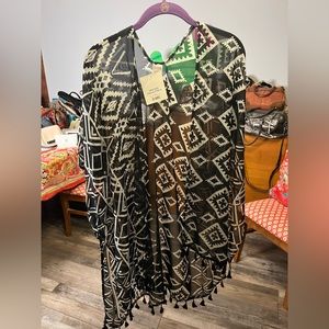 Faded Glory One Size Kimono, black and white with tassels at the bottom